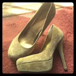 Hardly worn beautifully conditioned shoes